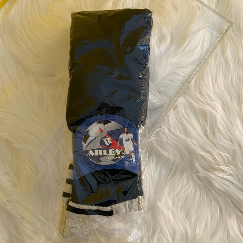 NWT Arley Soccer socks black & gray men’s OSFM